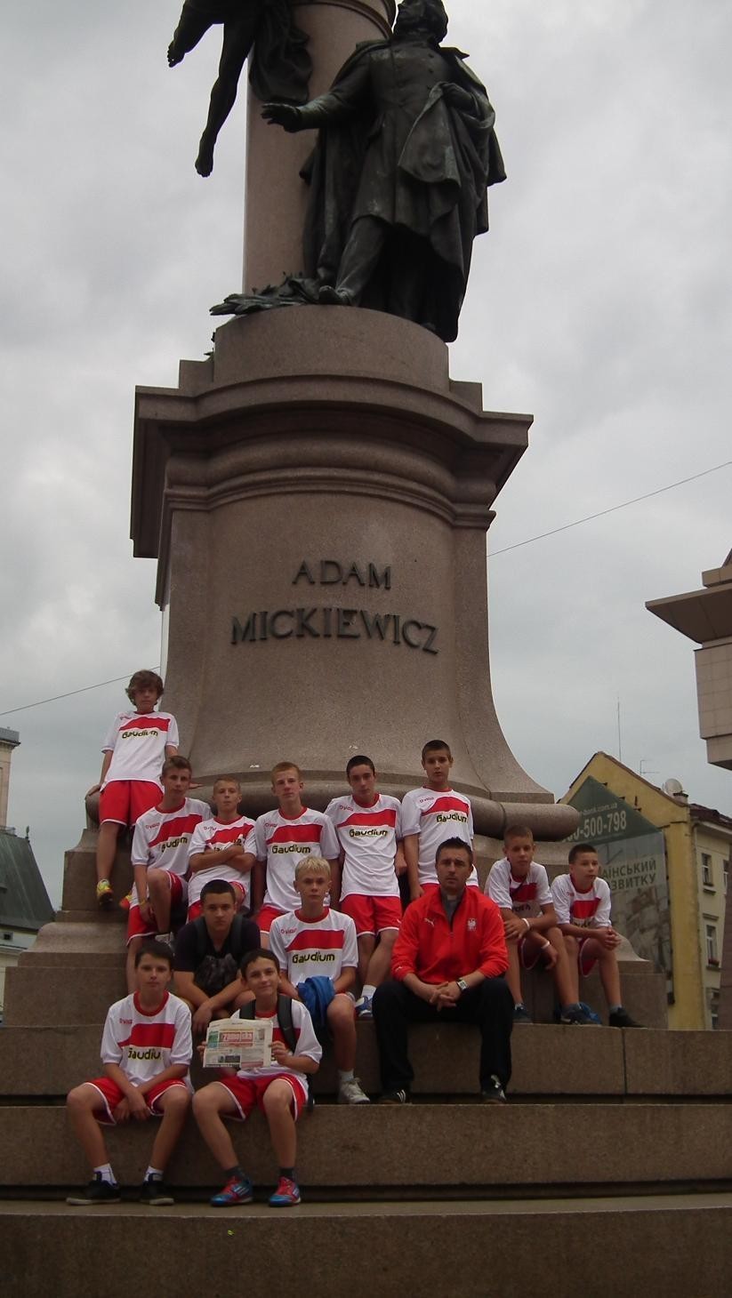 Lwów-Pod pomnikiem Adama Mickiewicza