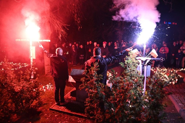 Na Cmentarzu Partyzanckim w Kielcach zgromadziło się wielu mieszkańców, którzy pomodlili się za ich dusze oraz zaśpiewali hymn.
