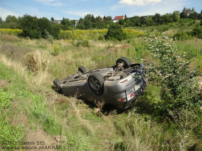 Wypadek Bielsko-Biała. Kierowca dachował