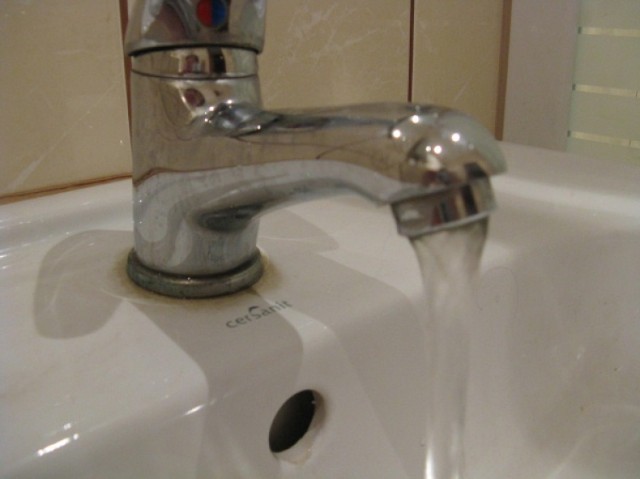Sanepid zapewnia, że można już bez obaw używać wody z wodociągu ...