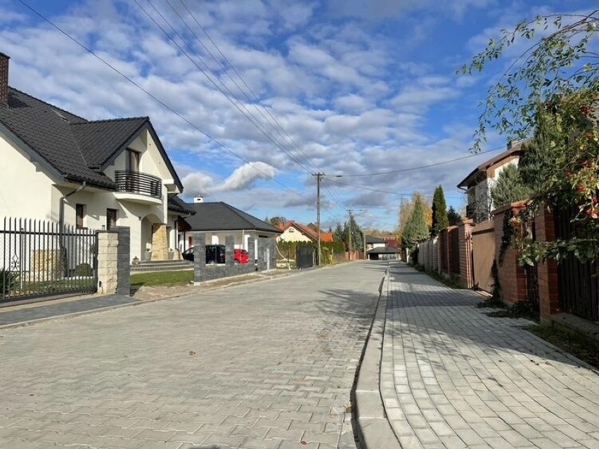 Zakończone kolejne remonty dróg na osiedlu Lubianka w Starachowicach. Zadowoleni mieszkańcy... przyszli podziękować. Zobacz zdjęcia