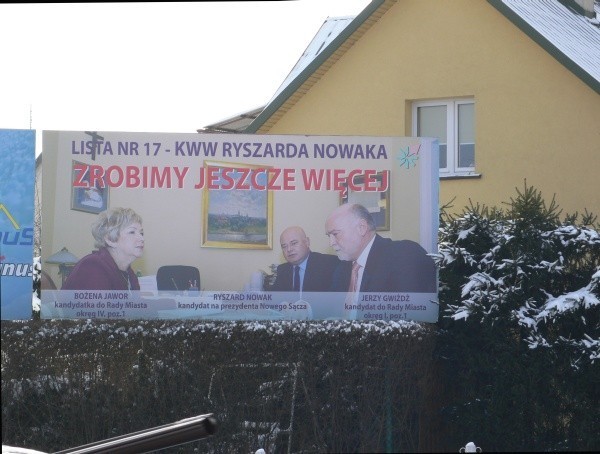 Wątpliwości budzą też bilboardy, na których Ryszard Nowak występuje ze swoimi zastępcami, choć oni nie kandydowali z PiS