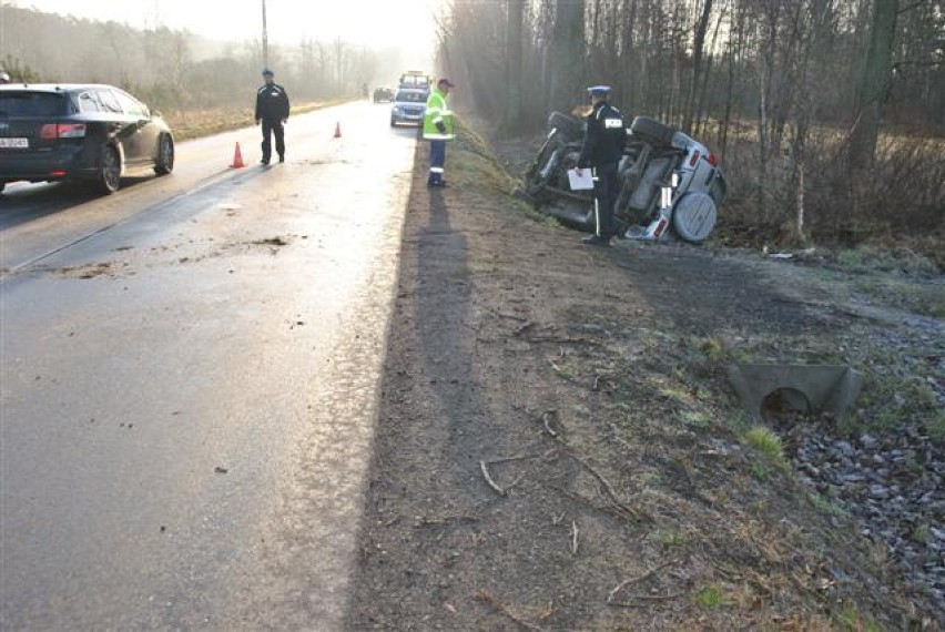 Wypadek pod Szadkiem i w Ostrówku. Dwie osoby w szpitalu