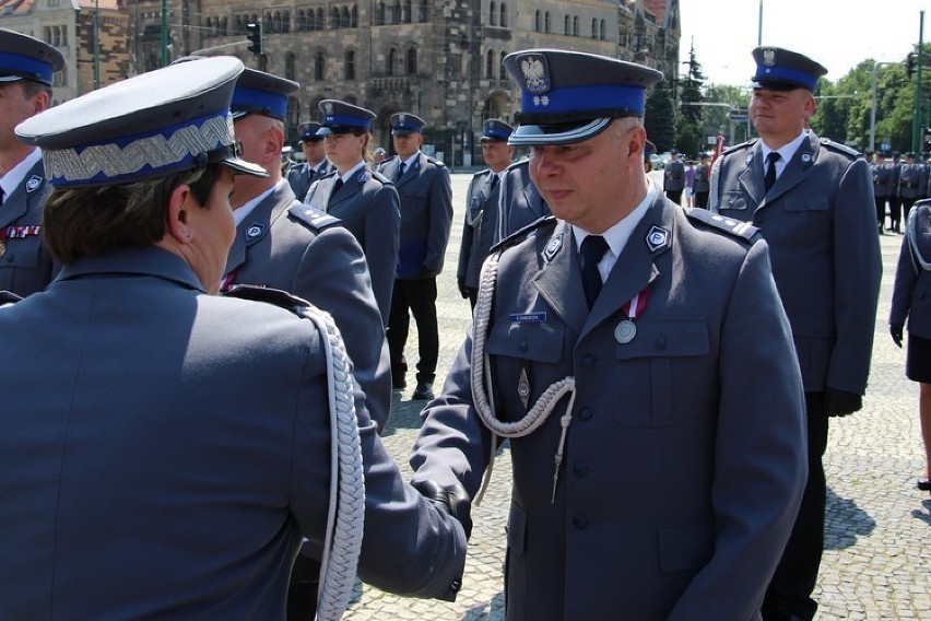 Złotowscy mundurowi awansowani i odznaczeni w czasie Wojewódzkich Obchodów Święta Policji