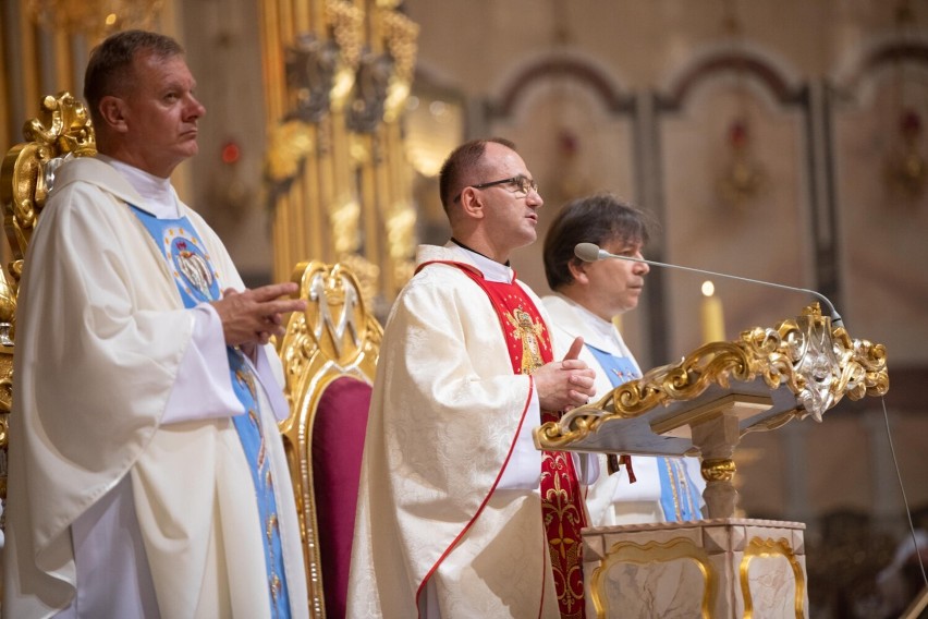 Licheń. Odpust i procesja maryjna. Setki osób w Bazylice Licheńskiej. [ZDJĘCIA]