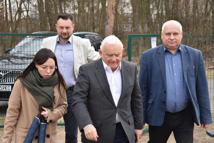 Zaniemyśl: były Premier RP, Leszek Miller spotkał się z uchodźcami z Ukrainy [zdjęcia]