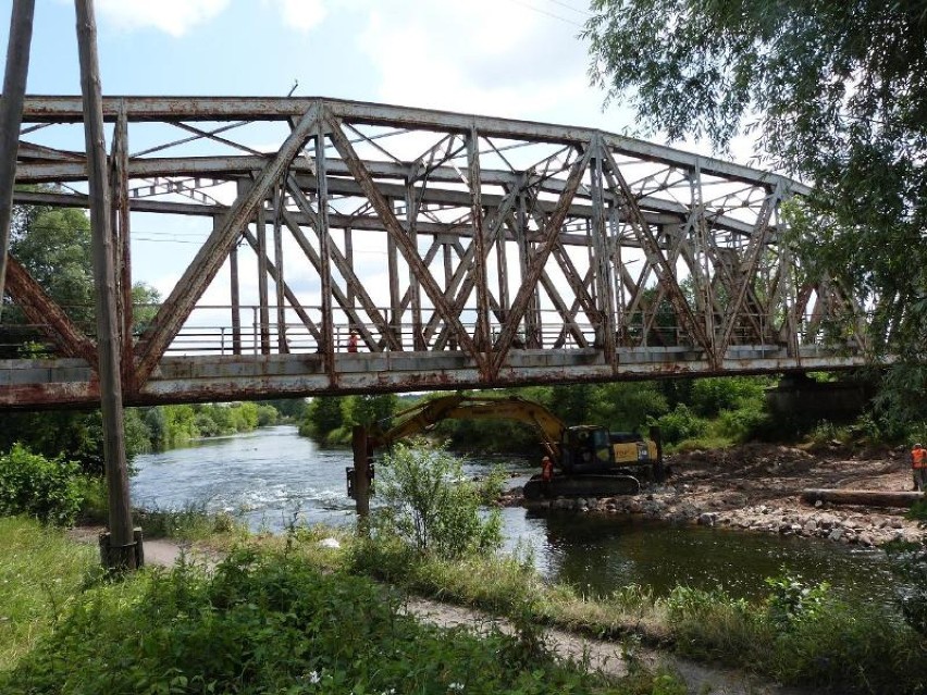 Tajemnice żelaznego mostu kolejowego na rzece Pilicy