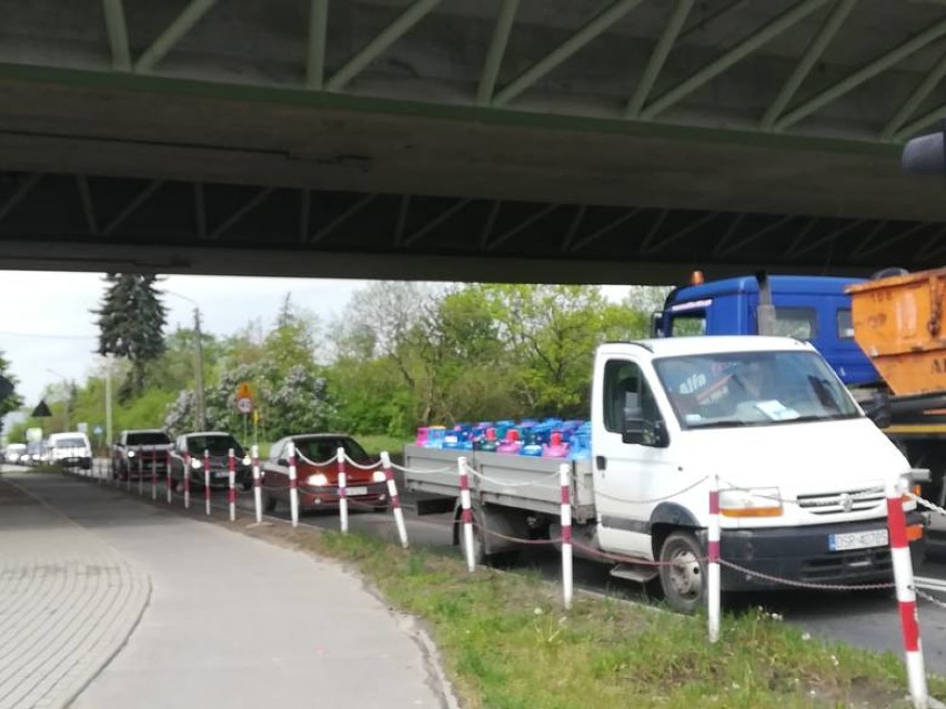 Mieszkańcy osiedla Żerniki chcieli nowego ronda. Dostali sygnalizację, a wraz z nią... korki