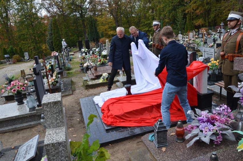 W Łagowie odsłonięto odnowiony pomnik Heleny i Leona...