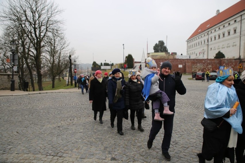 Orszak Trzech Króli 2020 w Sandomierzu. Ulicami miasta przeszły tłumy mieszkańców (ZDJĘCIA)