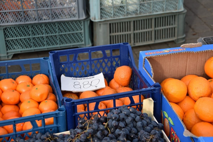 Targ miejski w Sławnie - ceny owoców i warzyw