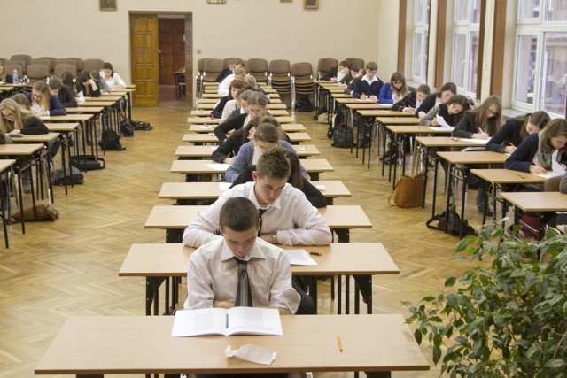 Maturzyści skończyli pisać próbny egzamin z języka polskiego na poziomie podstawowym