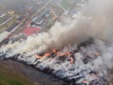 Raciniewo: ogromny pożar na składowisku opon. Monitoring ujął potencjalnych podpalaczy. Ruszyły przesłuchania!