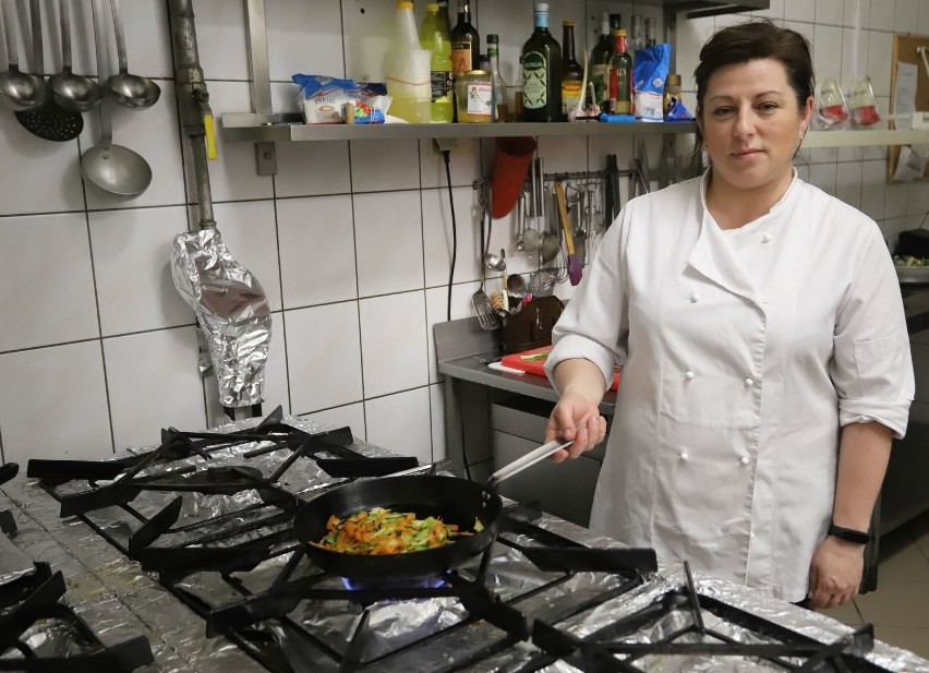 Szefowa kuchni Renata Kowalczyk zachęca do nowych propozycji...