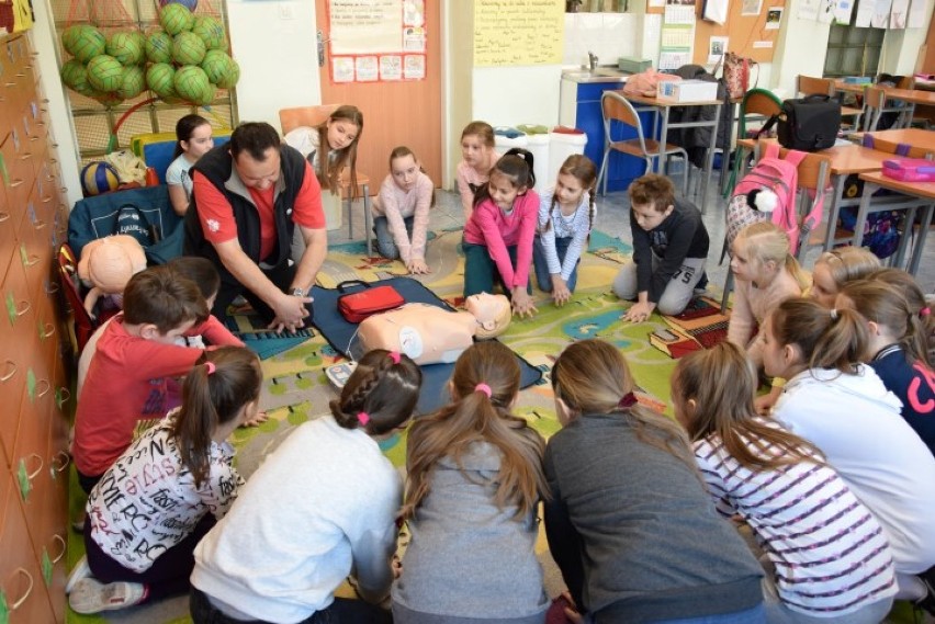 Pruszcz Gdański: Uczniowie mają dobry sprzęt, na którym mogą ćwiczyć udzielanie pierwszej pomocy [ZDJĘCIA]