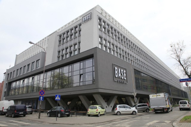 BaseCamp w Łodzi należy do międzynarodowej firmy BaseCamp Student.