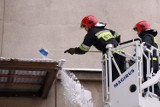 Powiat kwidzyński. Strażacy przypominają o obowiązku usuwania zalegającego na dachach śniegu