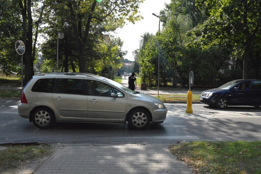 Aktywne, bezpieczne przejście dla pieszych powstanie przy szkole w Ostrowcu [ZDJĘCIA] 