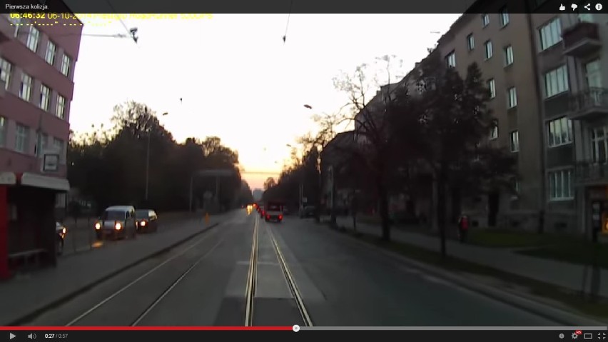 Kolizja osobówki z tramwajem... z perspektywy motorniczego [WIDEO]