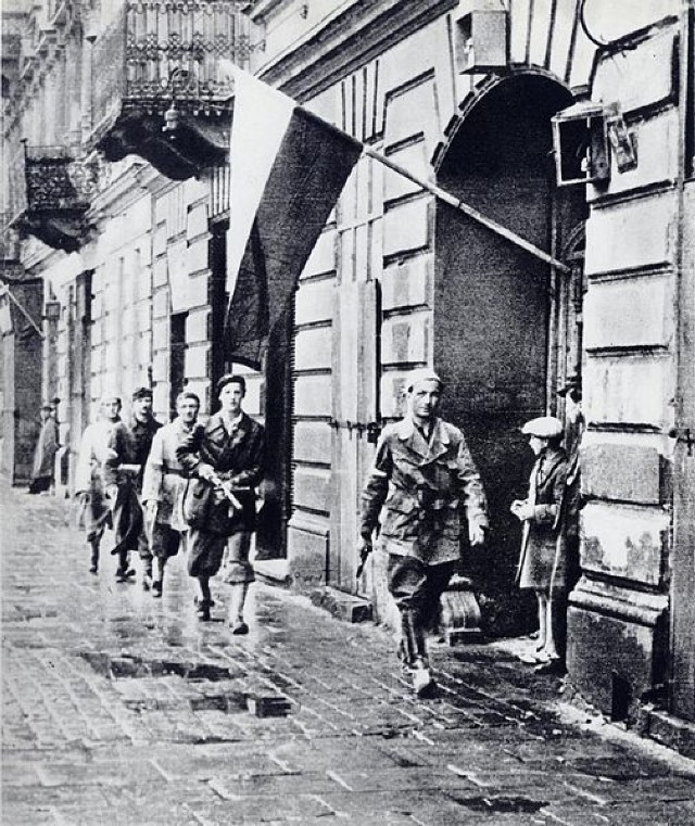 1 sierpnia 1944, godzina „W” (17.00).
 Patrol por. „Agatona” z batalionu „Pięść”