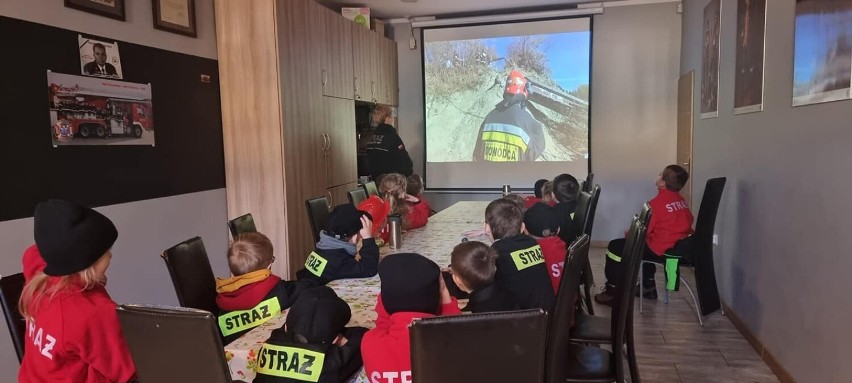 Mali strażacy z OSP Chrzanów uczą się i trenują