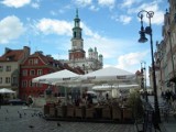 Stary Rynek w Poznaniu: Ogródki gastronomiczne już działają. Ile zapłacą za nie restauratorzy? [ZDJĘCIA]