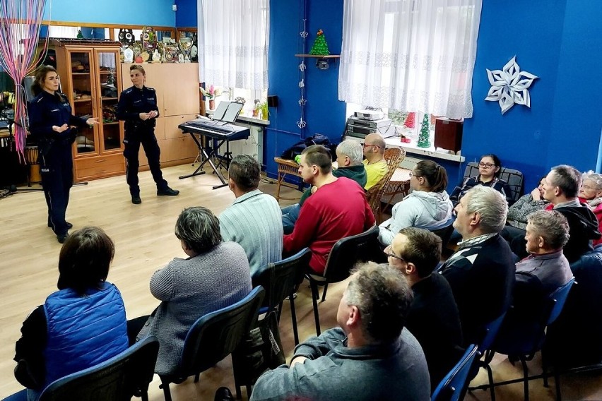 Policyjne spotkanie w Powiatowym Środowiskowym Domu Samopomocy w Czepowie ZDJĘCIA