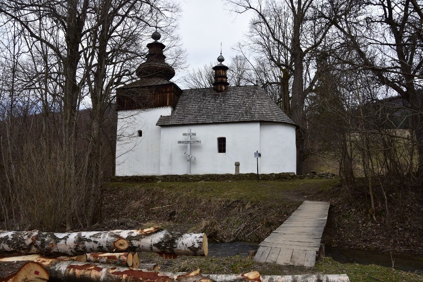 Bieliczna. Cerkiew pośrodku łąk i lasów. Idealne miejsce na wiosenną wycieczkę. Przy okazji można zajrzeć na bobrowe żeremie