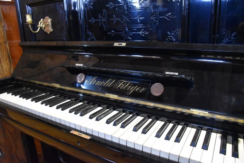 Muzeum Historii Przemysłu w Opatówku. Jednym z nowych eksponatów jest pianino Fibiger z 1885 roku! ZDJĘCIA
