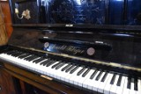 Muzeum Historii Przemysłu w Opatówku. Jednym z nowych eksponatów jest pianino Fibiger z 1885 roku! ZDJĘCIA