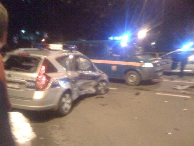 Zabrze: Wypadek na Korfantego. Radiowóz zderzył się z vectrą. Policyjna kia na boku [AKTUALIZACJA]