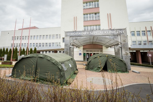 Pacjenci z oddziału neurochirurgii szpitala wojskowego trafili do szpitala w Grudziądzu.