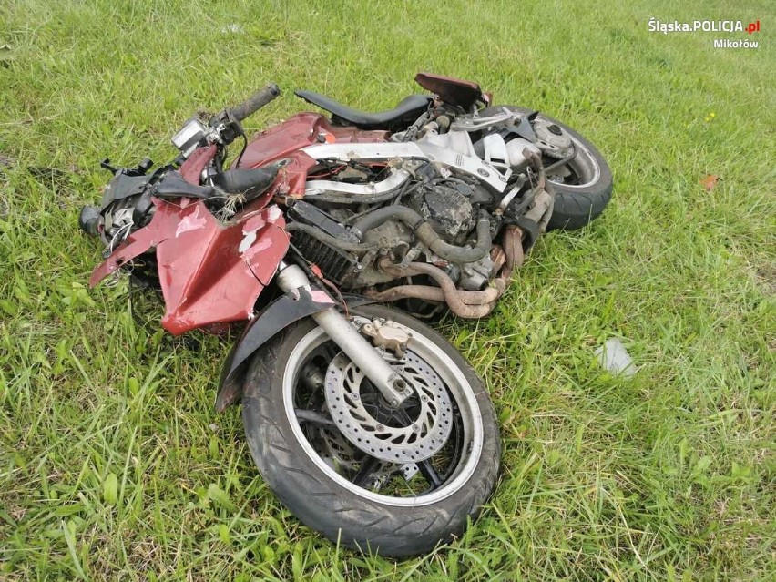 Tragiczny wypadek w Wyrach. 43-letni motocyklista z Tychów nie żyje.