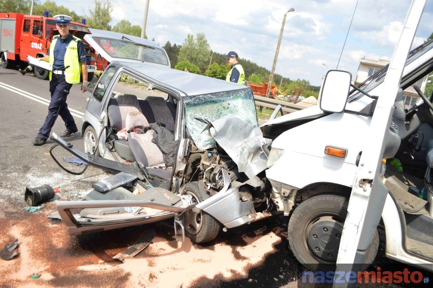 Śmiertelny wypadek w miejscowości Przydatki Gołaszewskie. Czołowe zderzenie mercedesa i daewoo tico