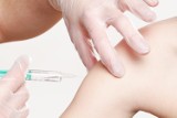 Szczepienie przeciw grypie będzie refundowane. Jaka jest cena szczepionki i kto skorzysta? Dlaczego warto się szczepić przeciw grypie