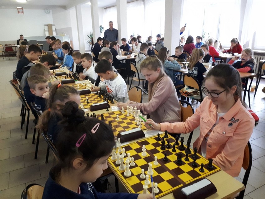 Niezły występ młodych szachistów ze Smolic! [ZDJĘCIA] 