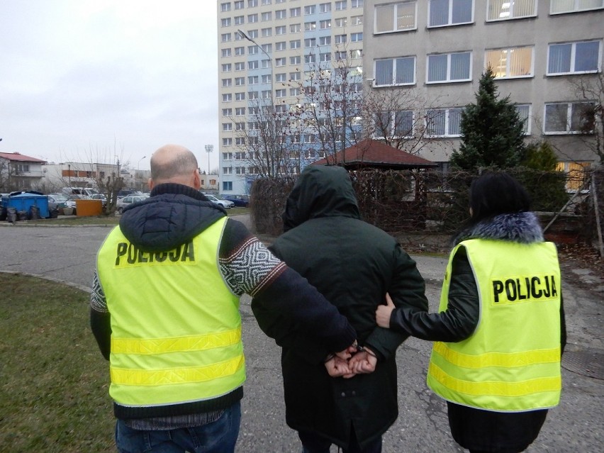 Ciężkie pobicie na Dziewińskiej we Włocławku. Areszt dla 21-latka także za posiadanie narkotyków [zdjęcia, wideo]