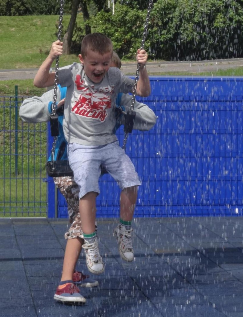 Huśtawka wodna w Bula Park nad Jeziorem Maltańskim w...