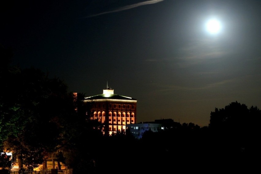 Niesamowity, Truskawkowy Księżyc, mogliśmy obserwować...