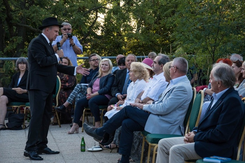 Znakomity kontakt z publicznością miał aktor Tomasz...