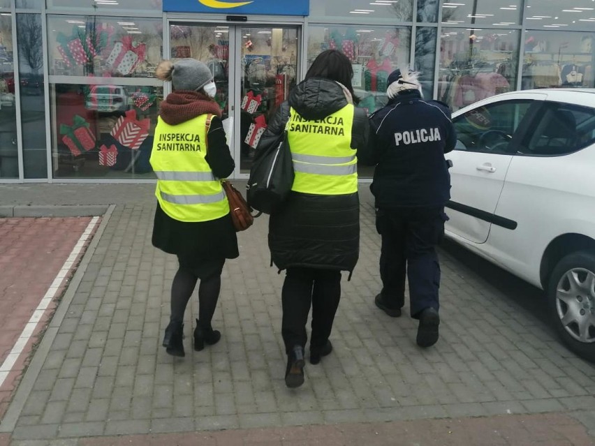 Kontrole sanepidu i policji w sklepach w Radziejowie