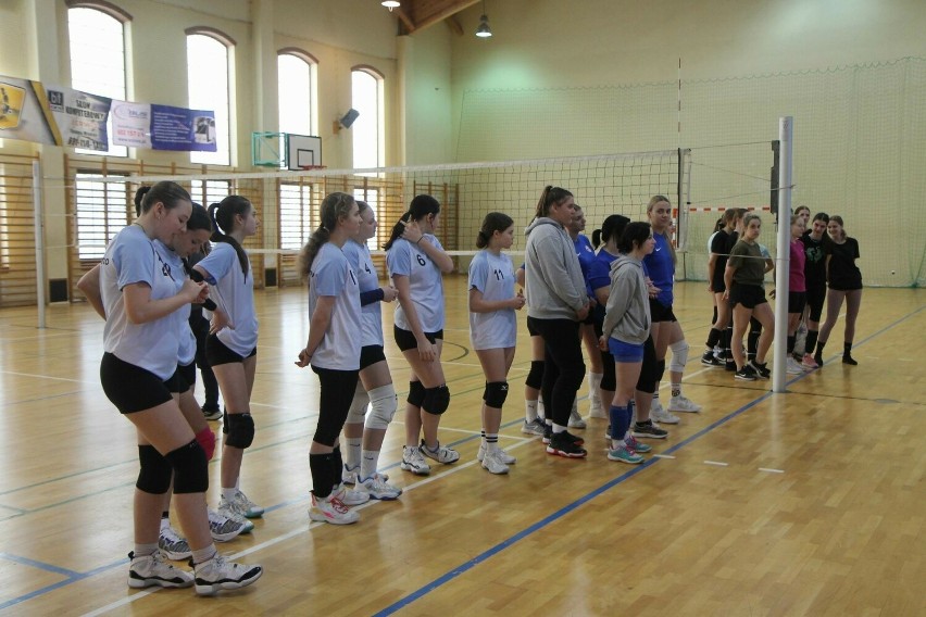 W Chełmnie w siatkówkę rywalizowały dziewczęta