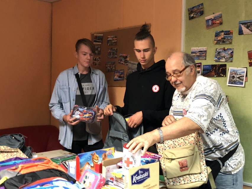 Akcja  kościańskiego Polskiego Czerwonego Krzyża "Wyprawki dla Żaka"