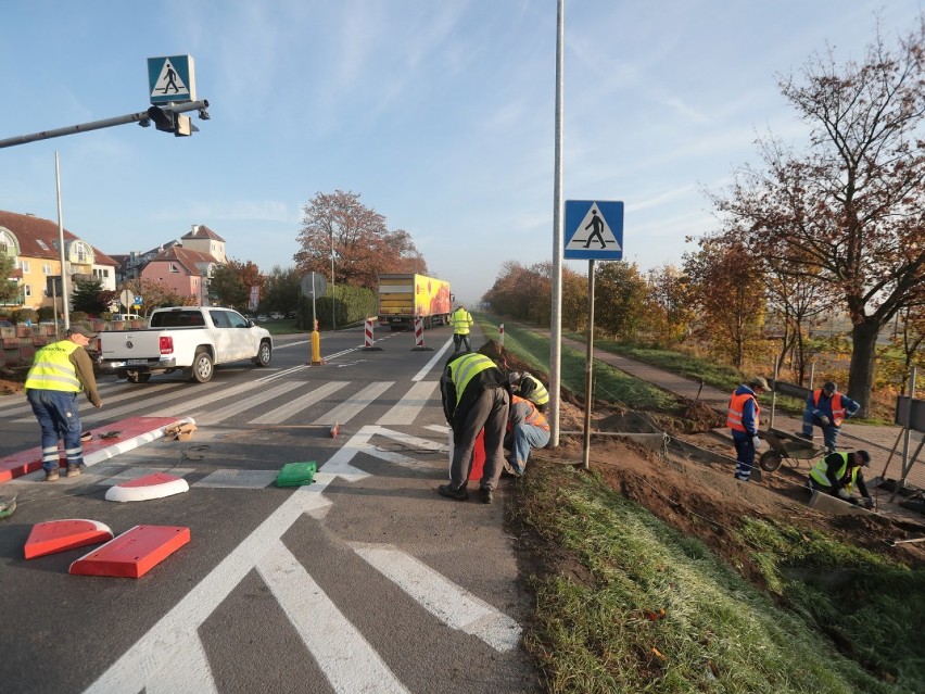 Przecław. Będzie bezpieczniej dla pieszych, którzy przechodzą przez "13" 