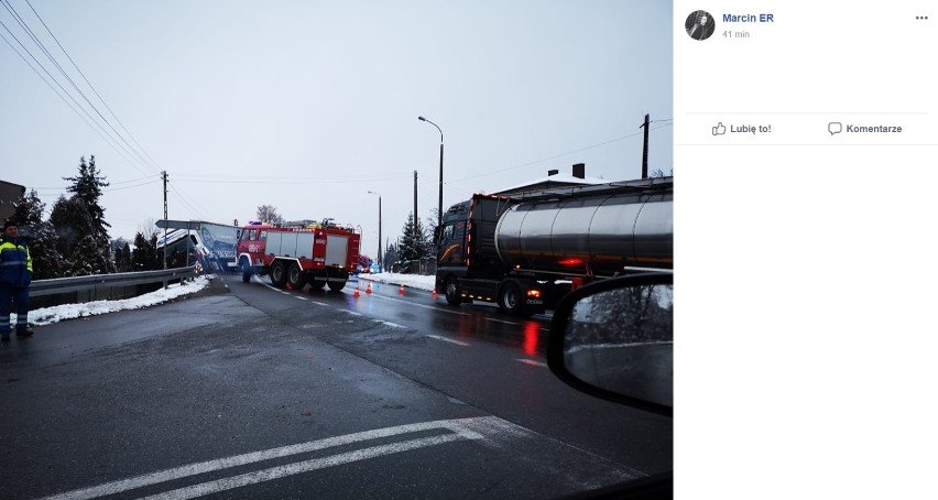 Wypadek na DK78 w Porębie [ZDJĘCIA]. Wprowadzono ruch wahadłowy