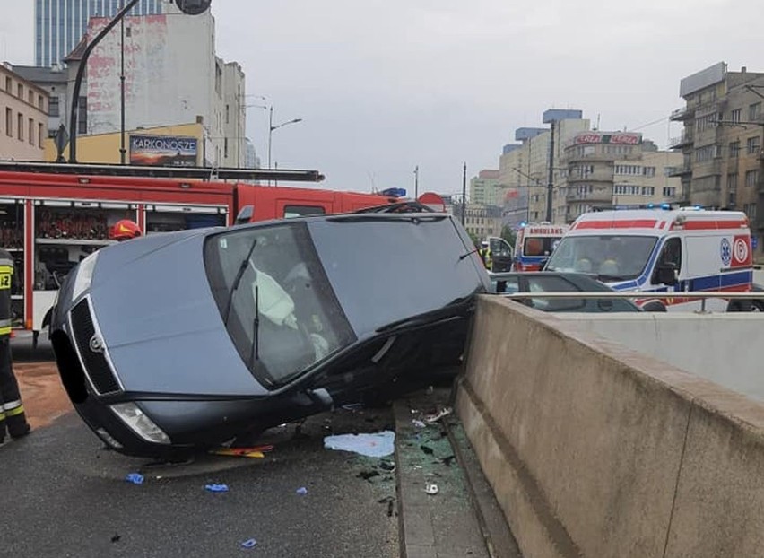 Po godz. 14 doszło do poważnego wypadku na al. Mickiewicza....