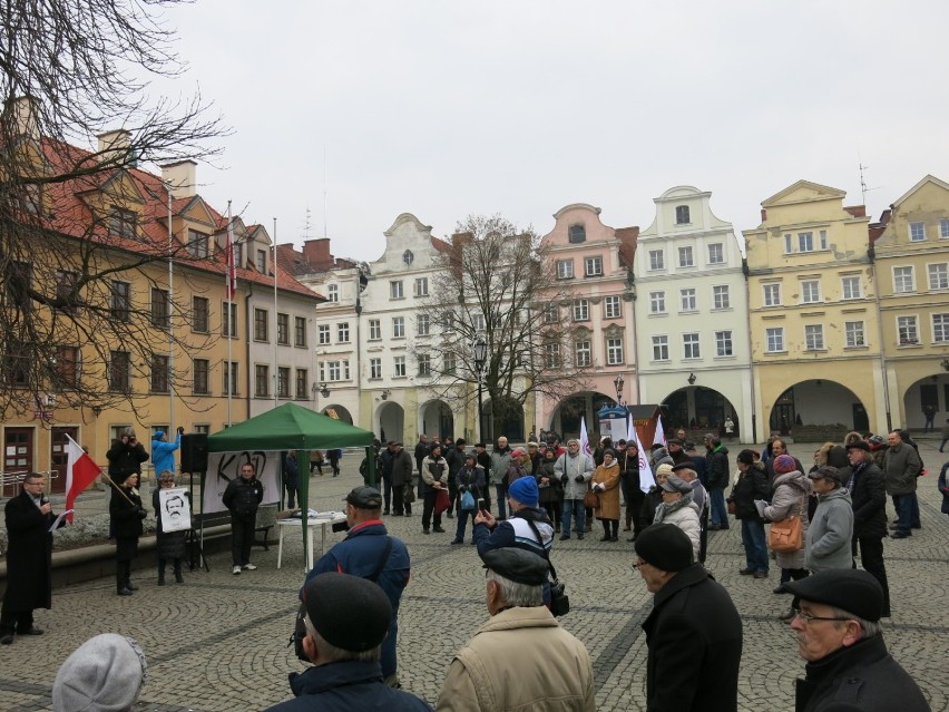 Jelenia Góra: Manifestacja KOD z okazji 35 rocznicy...