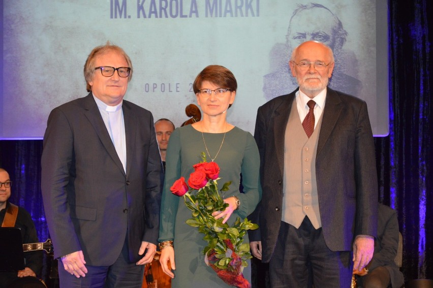 Dr Violetta Rezler – Wasielew­ska, Janusz Jerzy Wójcik i ks....