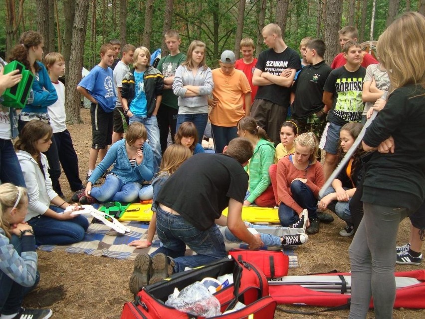Młodzi strażacy wypoczywali i szkolili się na obozie w Piecniku