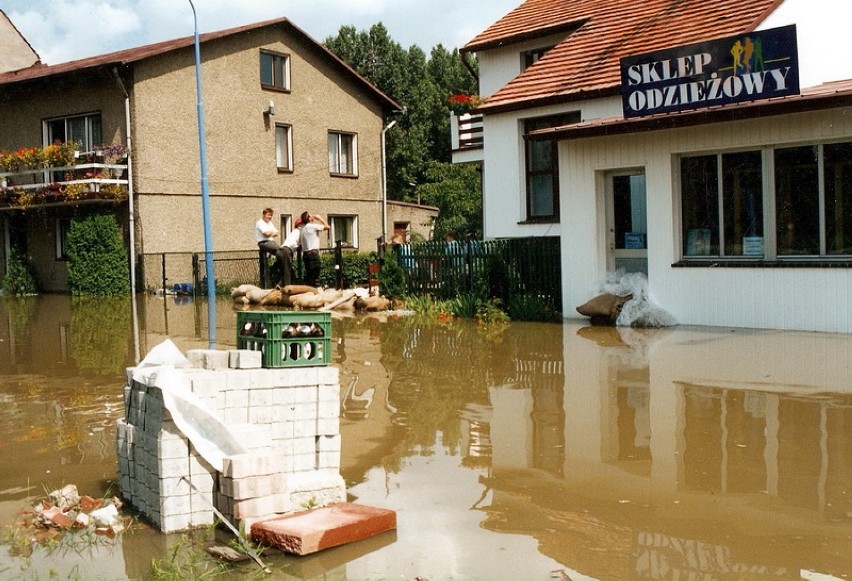 Powódź w Legnicy 1997 - pamiętacie ? (ZDJĘCIA)
